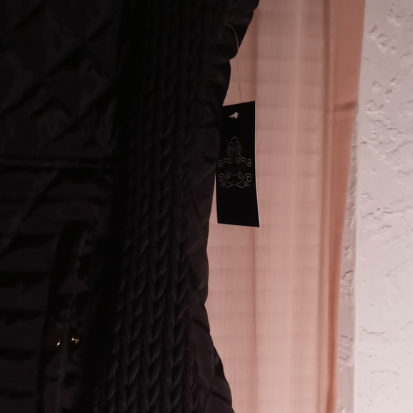 Black Quilted Vest with Hood - Picture 3 of 6